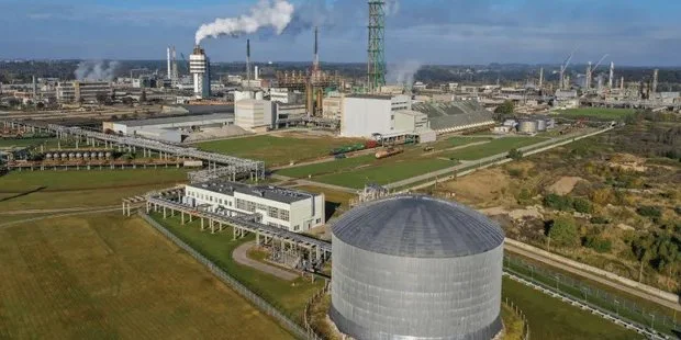 Після відмови від використання газу, найбільший виробник азотних добрив у Балтійському регіоні почав імпорт російського аміаку -- LRT.