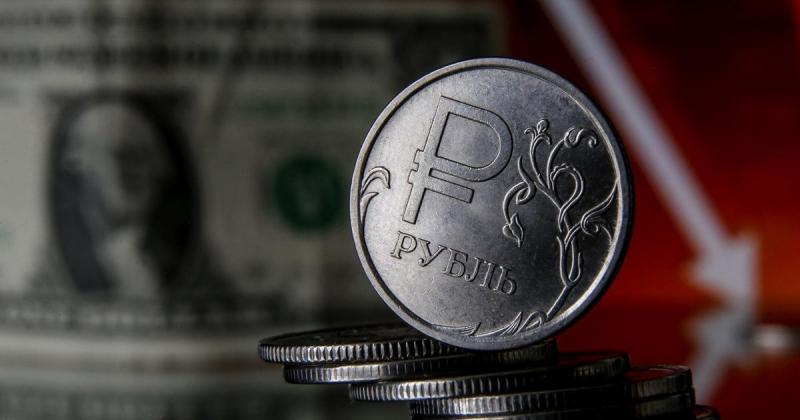 Російський бюджет почав зазнавати зниження несировинних доходів, що сталося після падіння доходів від нафтогазового сектору.