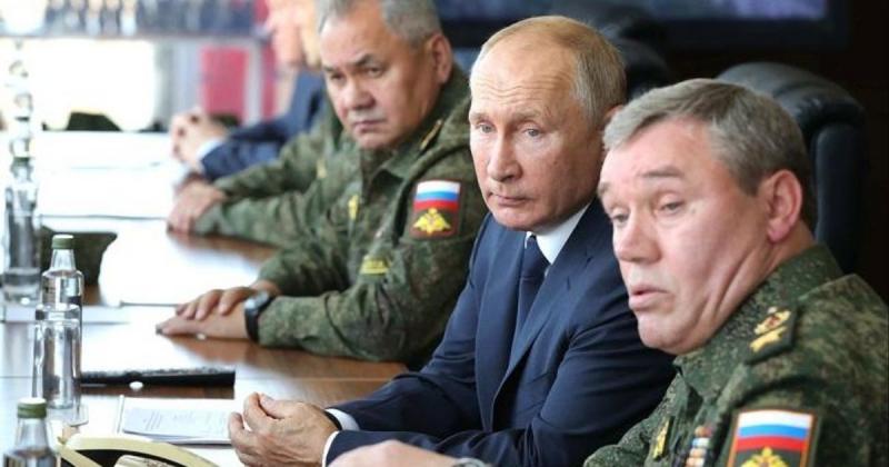 Путін переконаний, що здатен здобути перемогу у війні з Україною, спираючись на неістинні звіти з фронту, повідомляє Financial Times.