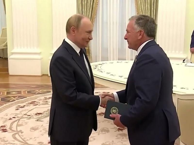 Спеціальна місія до Кремля: Віткофф і Кушнер вирушають до Путіна, щоб врятувати переговорний процес.