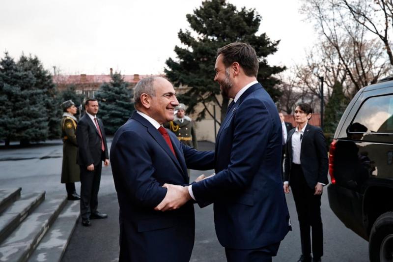 Історична подорож на Кавказ: Джей Ді Венс приїхав до Вірменії, а згодом планує відвідати Азербайджан.