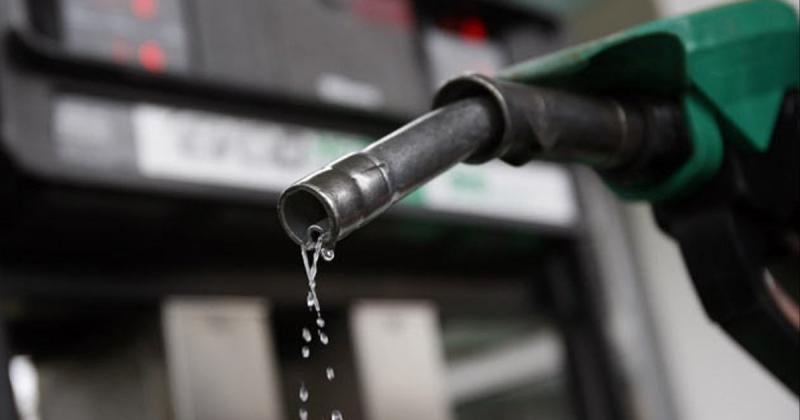 Міжнародне енергетичне агентство представило десять ініціатив, спрямованих на пом'якшення наслідків паливної кризи для споживачів. Серед цих заходів немає програми повернення грошей.