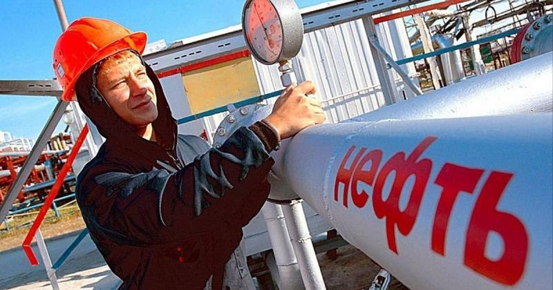 Прибутки Росії від продажу нафти досягли найвищого рівня з моменту початку військової агресії в Україні, повідомляє Bloomberg.