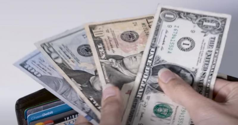 Долар коштує 47 гривень, а євро - 60: українців інформували про зміни в курсі валют.