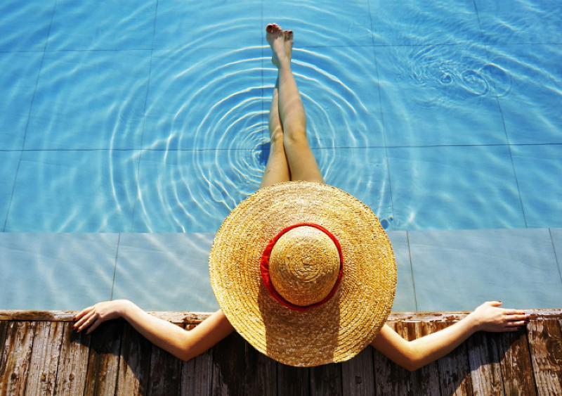 Мільйон доларів і чарівна жінка: у генерала стався розлад, і він висунув ультиматум — знищить всі дипломатичні представництва.