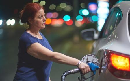 Бензин із додаванням спирту вже з’явився на заправках? Які наслідки це матиме для цін, і чи є це безпечним для автомобілів?