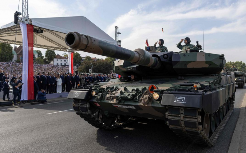 ЗМІ повідомляють, що Європейський Союз планує дати зелене світло використанню постковідних фондів Польщею для зміцнення обороноздатності.
