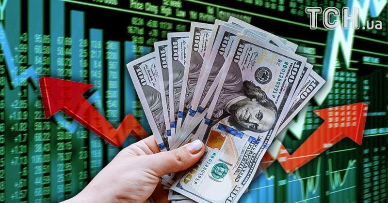 Курс валют в Україні: долар зберігає 