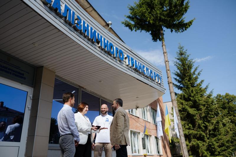 Запуск інноваційного центру профорієнтації: реалізація нових підходів у професійно-технічній освіті.