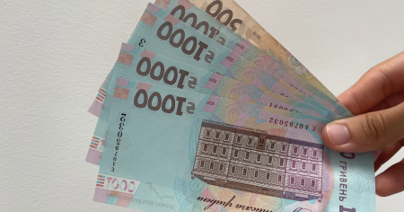 Зарплати в Україні збільшуються, проте доходи зменшуються: у чому ж причина?