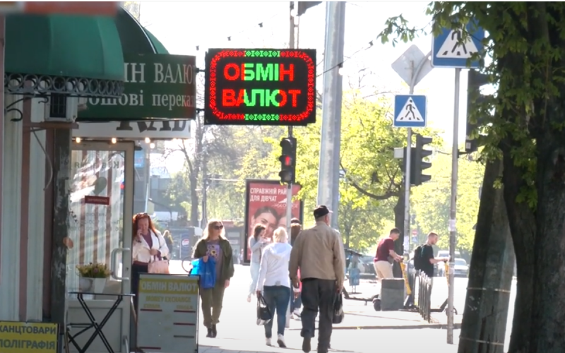 Долар посилиться, тоді як євро відступить: валютні курси зазнають змін у своїй динаміці.