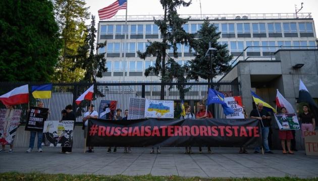 У Варшаві, біля посольства США, пройшла акція підтримки під гаслом 