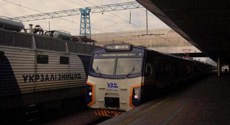 Народна депутатка закликала Верховну Раду направити податки з надприбутків банків на підтримку Укрзалізниці, щоб забезпечити її виживання.