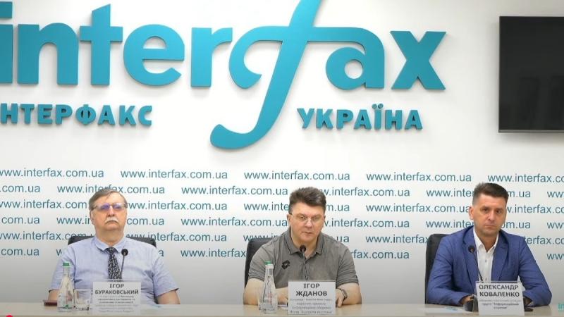 Експерти закликають до посилення військових аспектів у суспільстві та модернізації системи безпеки країни.