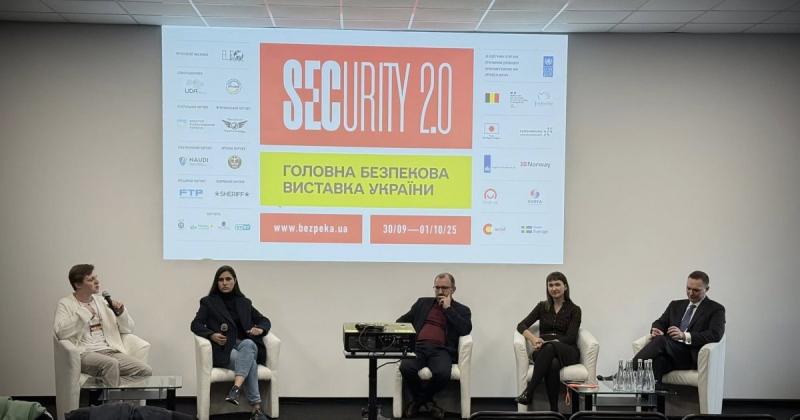 Основні труднощі в сфері експорту озброєння та інших аспектів: що стало темою обговорення під час дискусії на виставці інновацій ОПК.