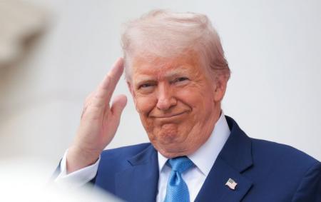 Трамп ініціював новий етап торгового протистояння з Китаєм, повідомляє Reuters.