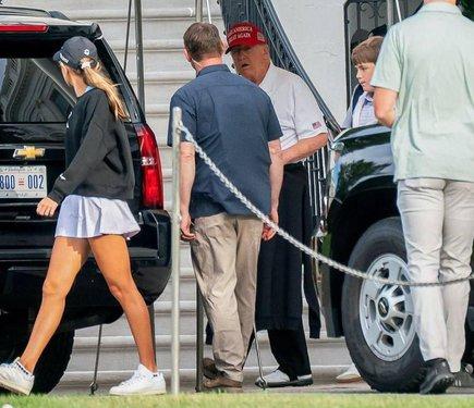 Трамп відправився на гру в гольф з онучкою, де також обговорив питання, пов'язані з Зеленським і Путіним.