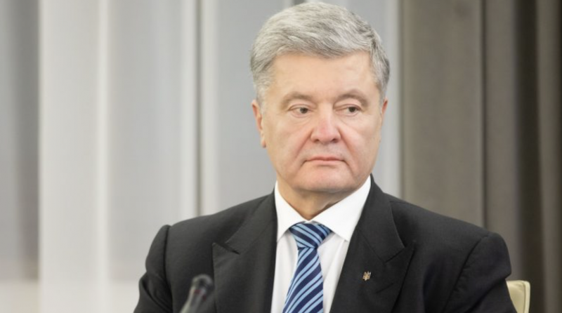 Порошенко поділився думками щодо можливих етапів мирного процесу: або Путін зупиняє вогонь, або Україна надає далекобійну відповідь. - Прямий.