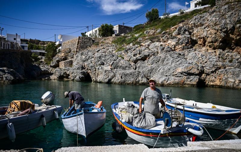Рай на бюджеті: як заробити 18000 євро, переїжджаючи на грецький острів.