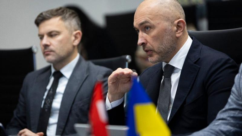 Фінансовим установам встановлено податок на рівні 50%, а для енергетичного обладнання передбачені пільгові умови.