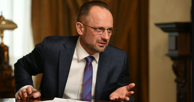 Ситуація з виграшем у цій війні не може бути обмежена лише Україною, - зазначив Безсмертний.