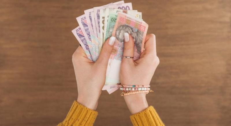 Uklon, Bolt, Uber і Glovo почнуть утримувати податки з українських користувачів: оголошено новий ліміт.