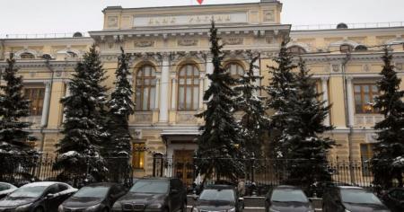 Російська економіка переживає труднощі, проте Путін все ще має можливості для ведення бойових дій — CNN.