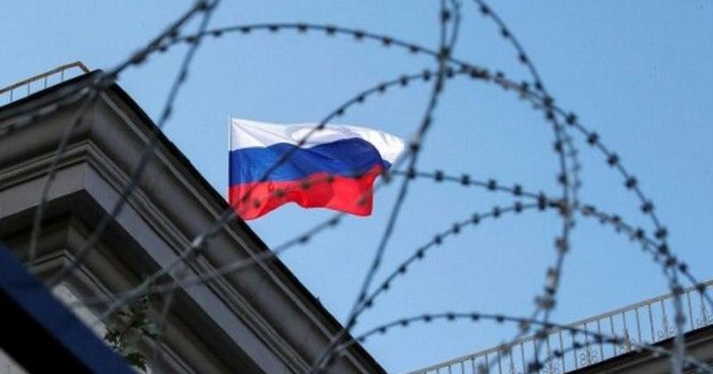 Росія змушена зменшувати свої фінансові витрати внаслідок бюджетного дефіциту, повідомляє Bloomberg, з посиланням на Delo.ua.