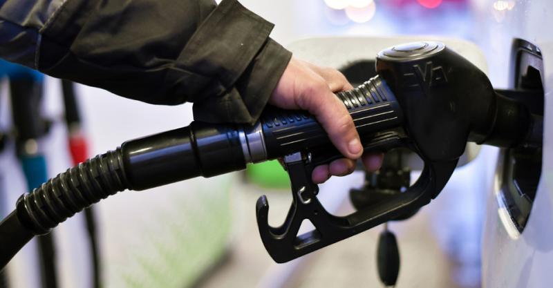 Кешбек на пальне служить способом відволікти суспільство від зростання податкових ставок, заявив Омельченко.