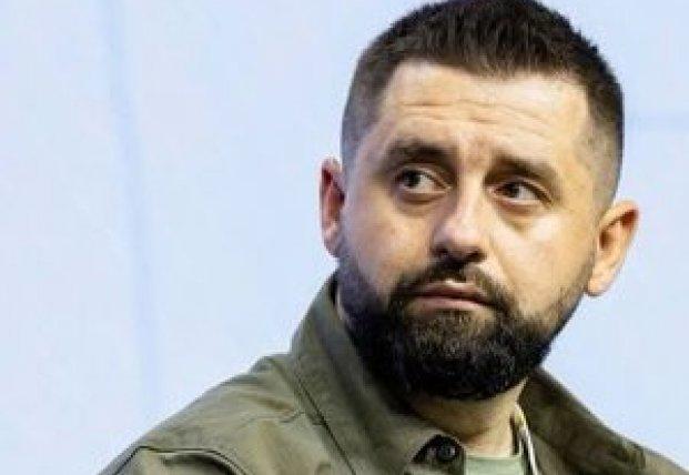 Обговорення впливу Арахамії: медіа, безпілотники та законодавчі ініціативи.