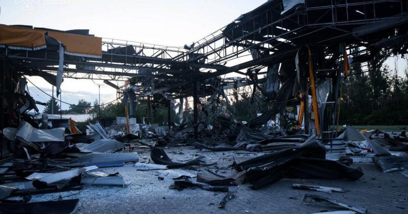 Внаслідок російських обстрілів в Україні постраждало приблизно 4% автозаправних станцій, згідно з інформацією Національного банку.