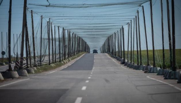 У Сумській області планується захистити ще 37 кілометрів автомобільних шляхів за допомогою антидронових сіток, оскільки уряд виділив фінансування на ці цілі.