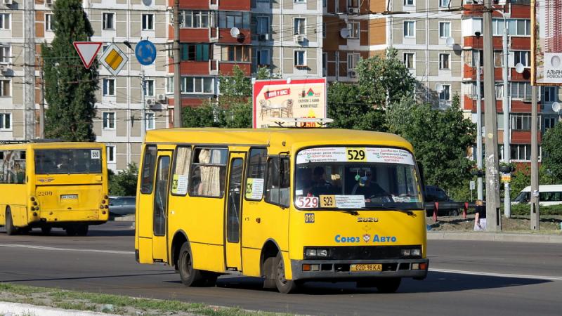 8 мільярдів гривень готівки щорічно: валідатори в маршрутках з'являться не раніше ніж за 9 місяців.