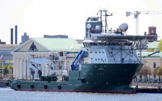 Військово-морські сили України вразили російське судно забезпечення Nefrit у порту Сочі.