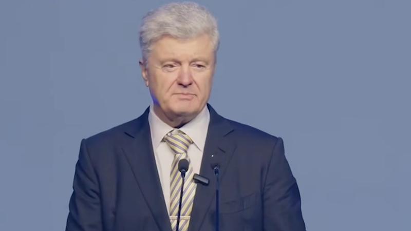 Порошенко в Вільнюсі провів аналогію між повітряними атаками Росії та блокадою Києва в 2022 році.