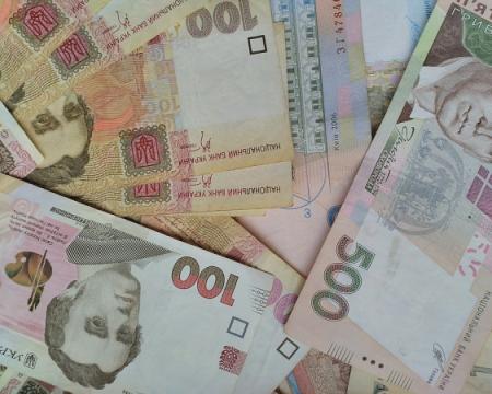 Державний бюджет 2027: які прогнози щодо заробітних плат і курсу долара?