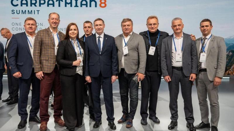 Хто є представником Львівської області на саміті 