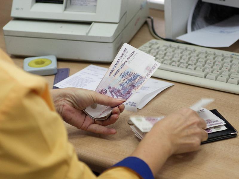 Через бюджетний дефіцит українці можуть опинитися без пенсій: важлива заява з'явилася в Раді.