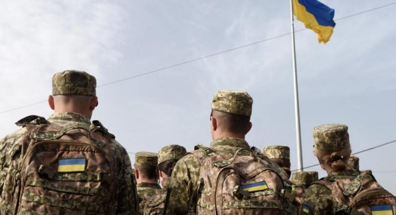 Жоден з партнерів не готовий надати Україні фінансову підтримку для виплат зарплат військовослужбовцям, - зазначив економіст.