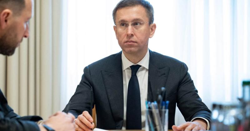 Щодо компенсацій для ЗСУ, загроз відсутності інтернет-зв'язку та можливого підвищення ПДВ: основні моменти з інтерв'ю з прем'єр-міністром Корецьким.