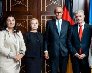 Порошенко розповів, які питання обговорювалися під час його зустрічі з канцлером Німеччини Мерцем.
