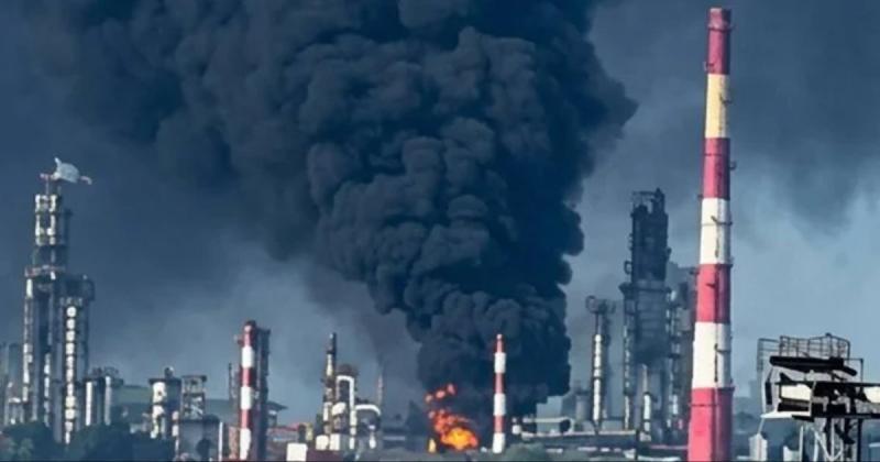 Сили оборони вивели з ладу більш ніж 51% нафтопереробних потужностей Росії, - повідомив Хмара.