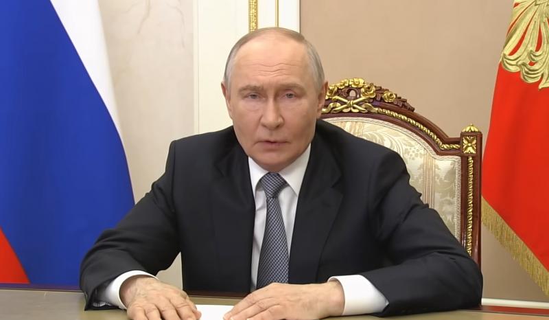 Тімоті Еш зазначає, що Путін затягнув Росію у змагання, яке країна не зможе виграти.