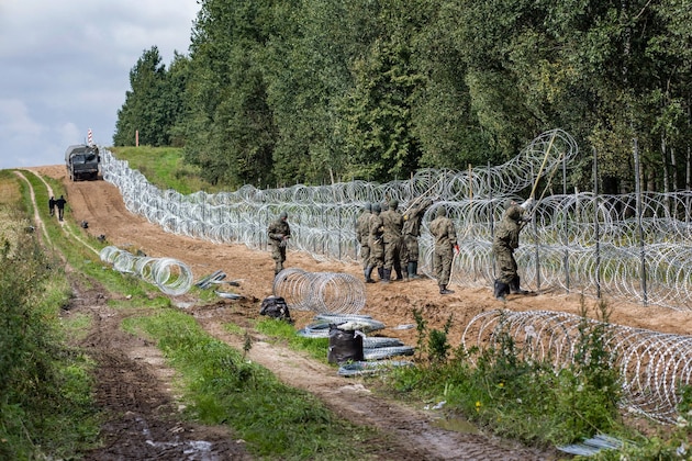 »В реке плавают трупы»: драма с беженцами на границе Польши с Белоруссией обостряется